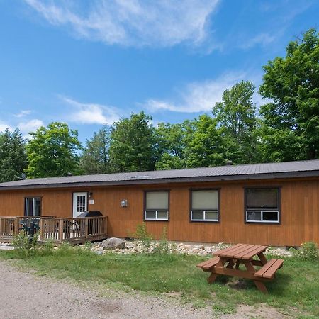 Madawaska Lodge-Cottage ภายนอก รูปภาพ