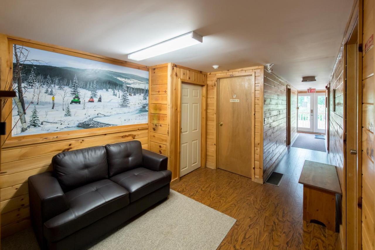 Madawaska Lodge-Cottage ภายนอก รูปภาพ
