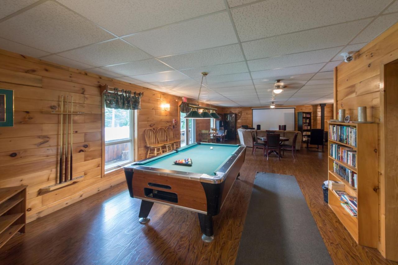 Madawaska Lodge-Cottage ภายนอก รูปภาพ