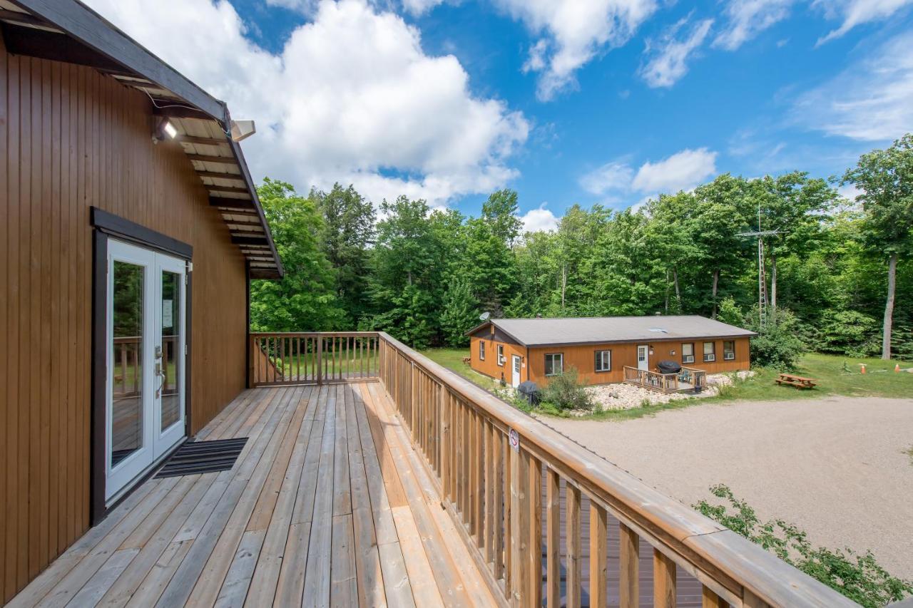 Madawaska Lodge-Cottage ภายนอก รูปภาพ