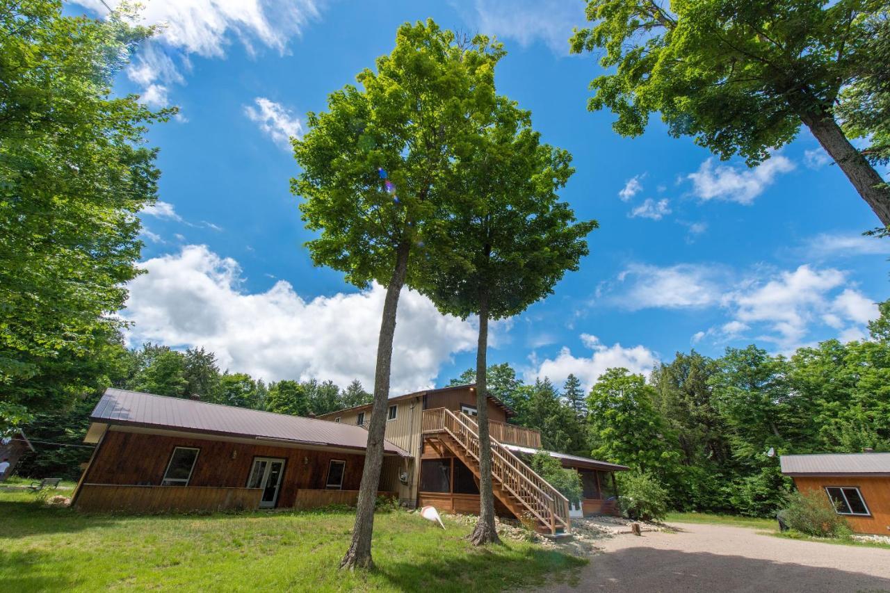 Madawaska Lodge-Cottage ภายนอก รูปภาพ