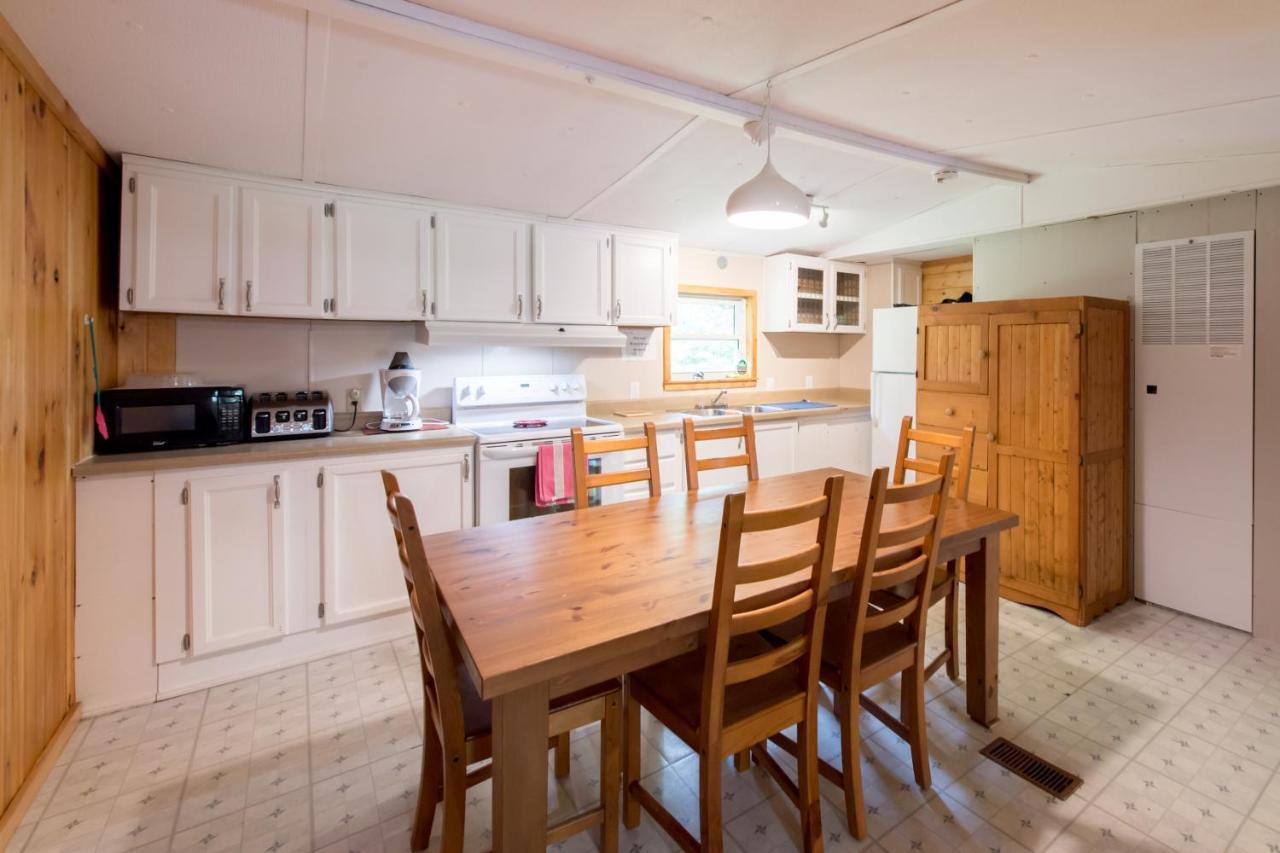Madawaska Lodge-Cottage ภายนอก รูปภาพ