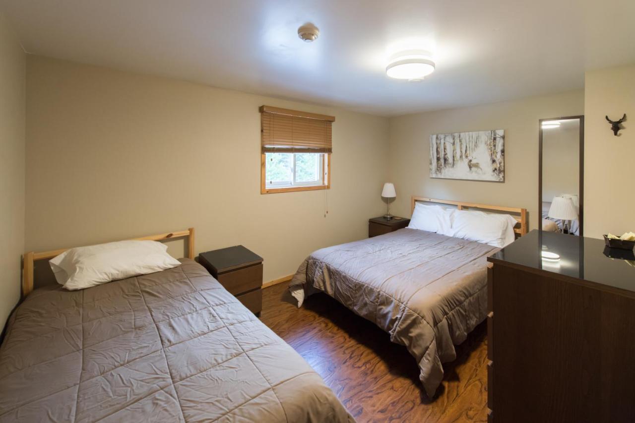 Madawaska Lodge-Cottage ภายนอก รูปภาพ