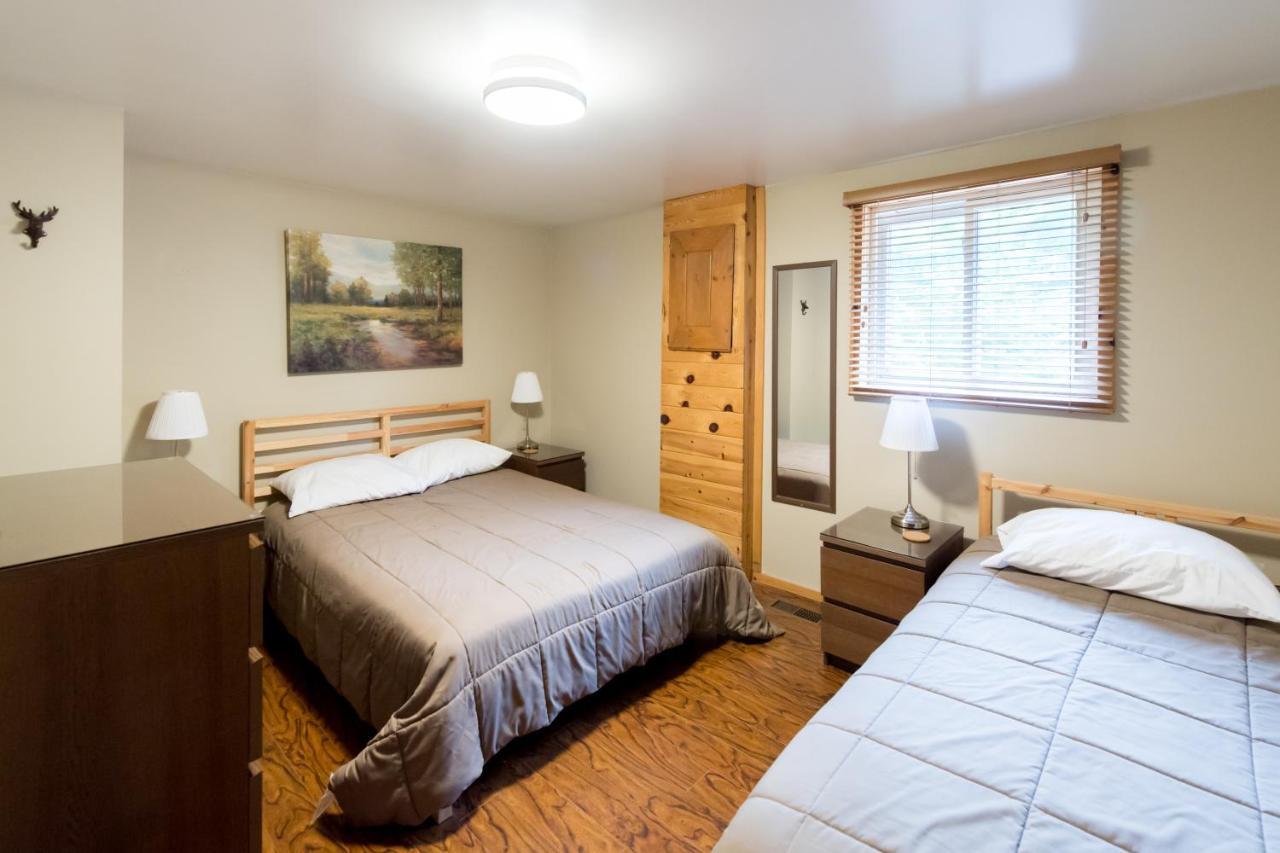 Madawaska Lodge-Cottage ภายนอก รูปภาพ