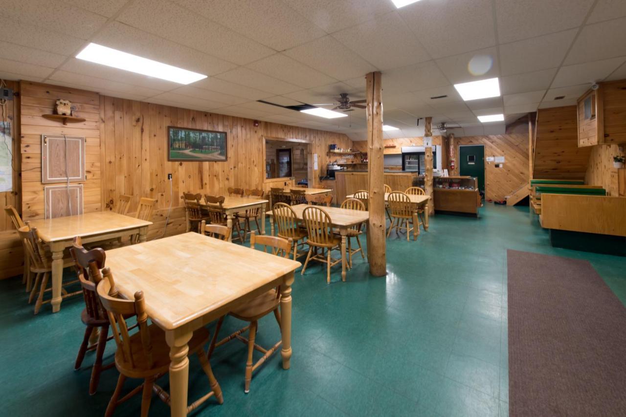 Madawaska Lodge-Cottage ภายนอก รูปภาพ