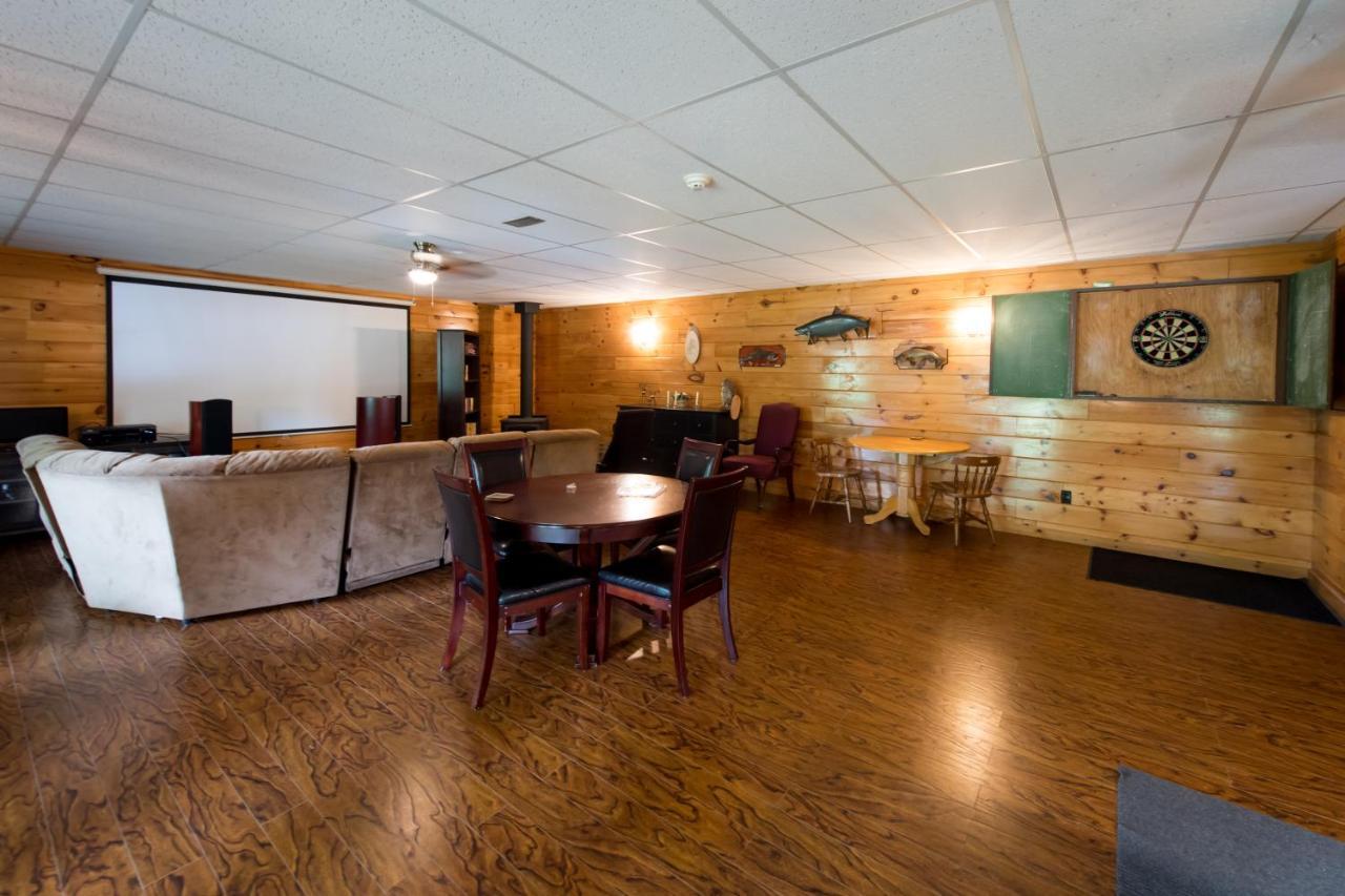 Madawaska Lodge-Cottage ภายนอก รูปภาพ