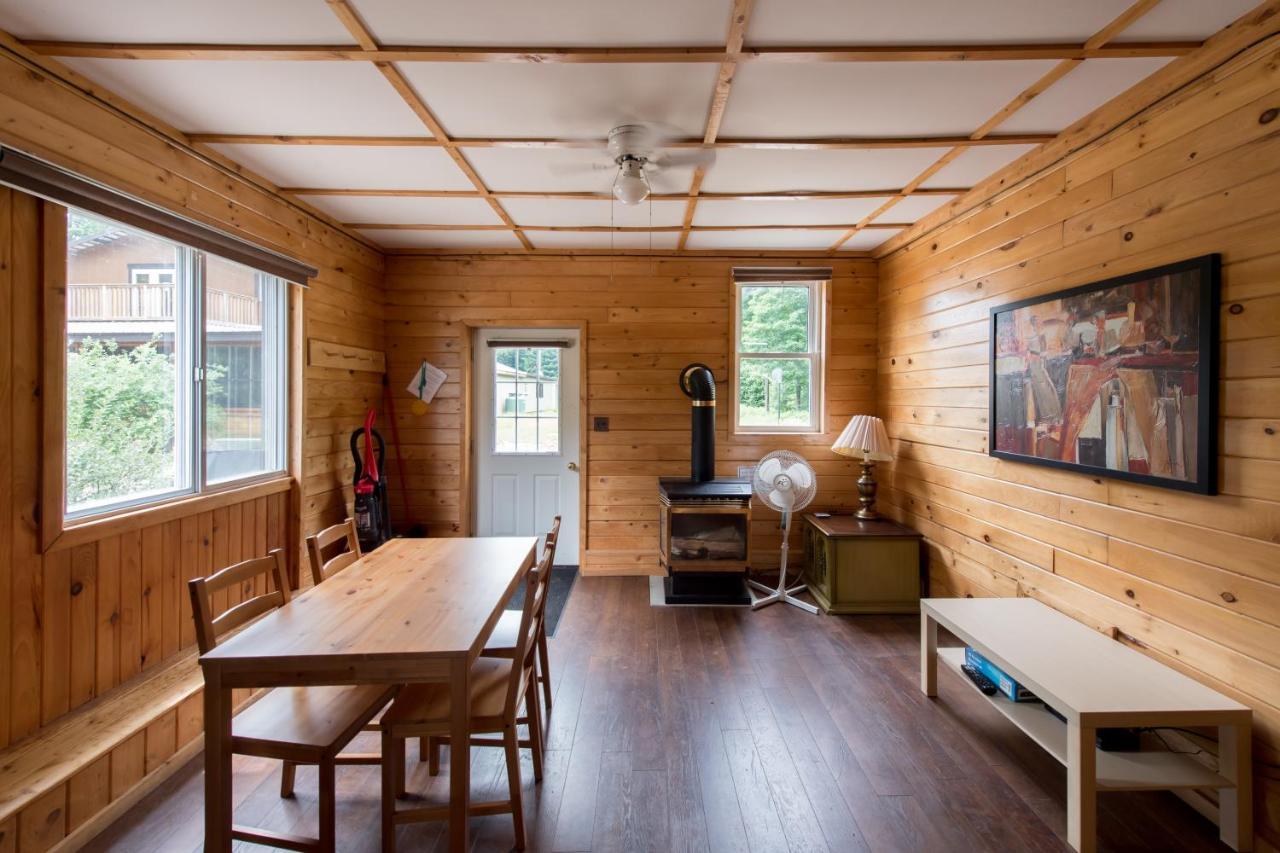 Madawaska Lodge-Cottage ภายนอก รูปภาพ