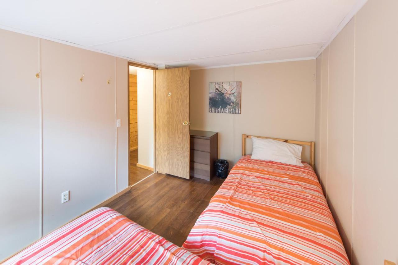 Madawaska Lodge-Cottage ภายนอก รูปภาพ