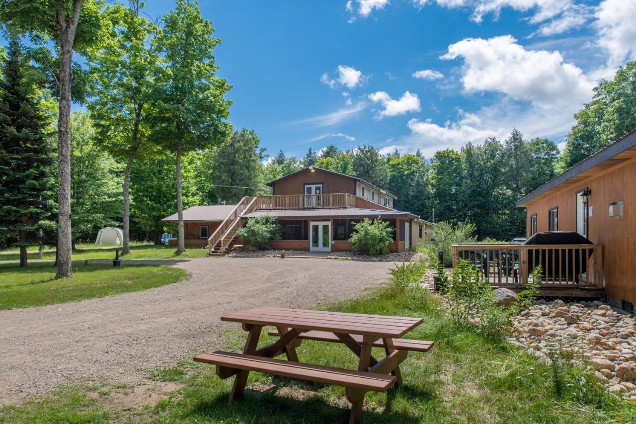 Madawaska Lodge-Cottage ภายนอก รูปภาพ