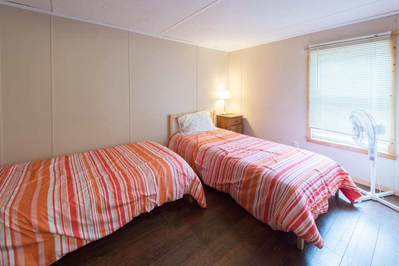 Madawaska Lodge-Cottage ภายนอก รูปภาพ