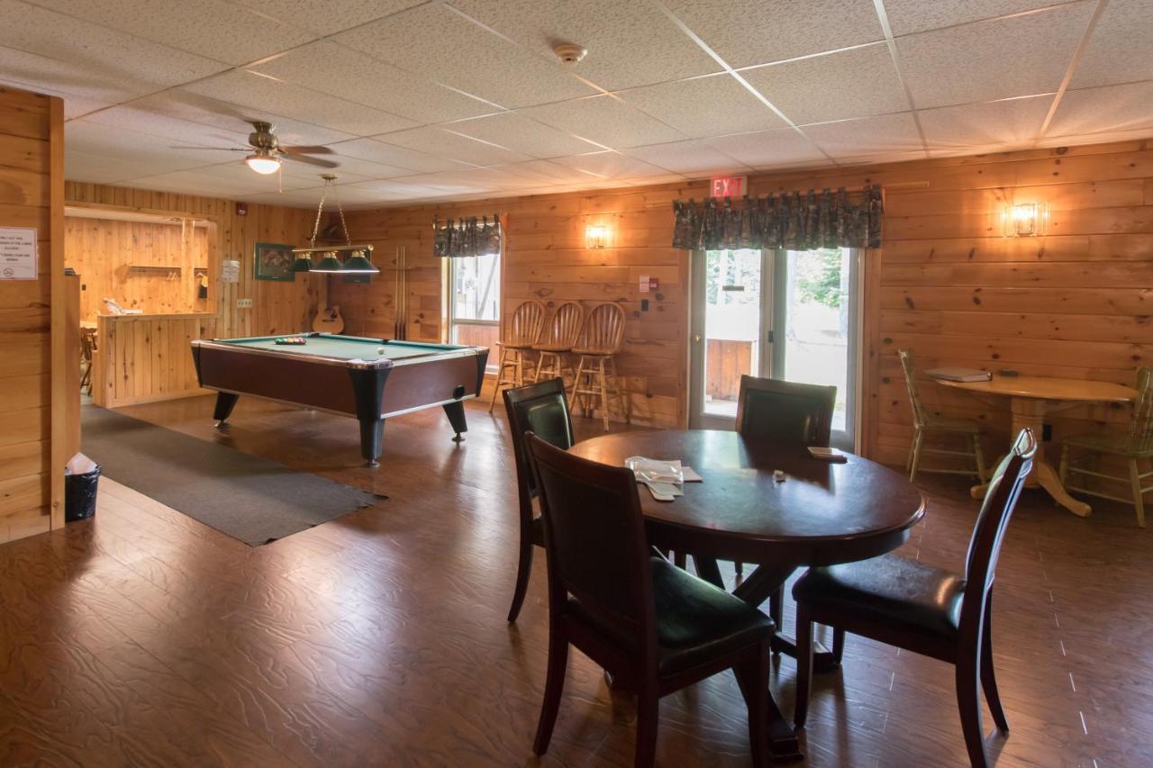 Madawaska Lodge-Cottage ภายนอก รูปภาพ