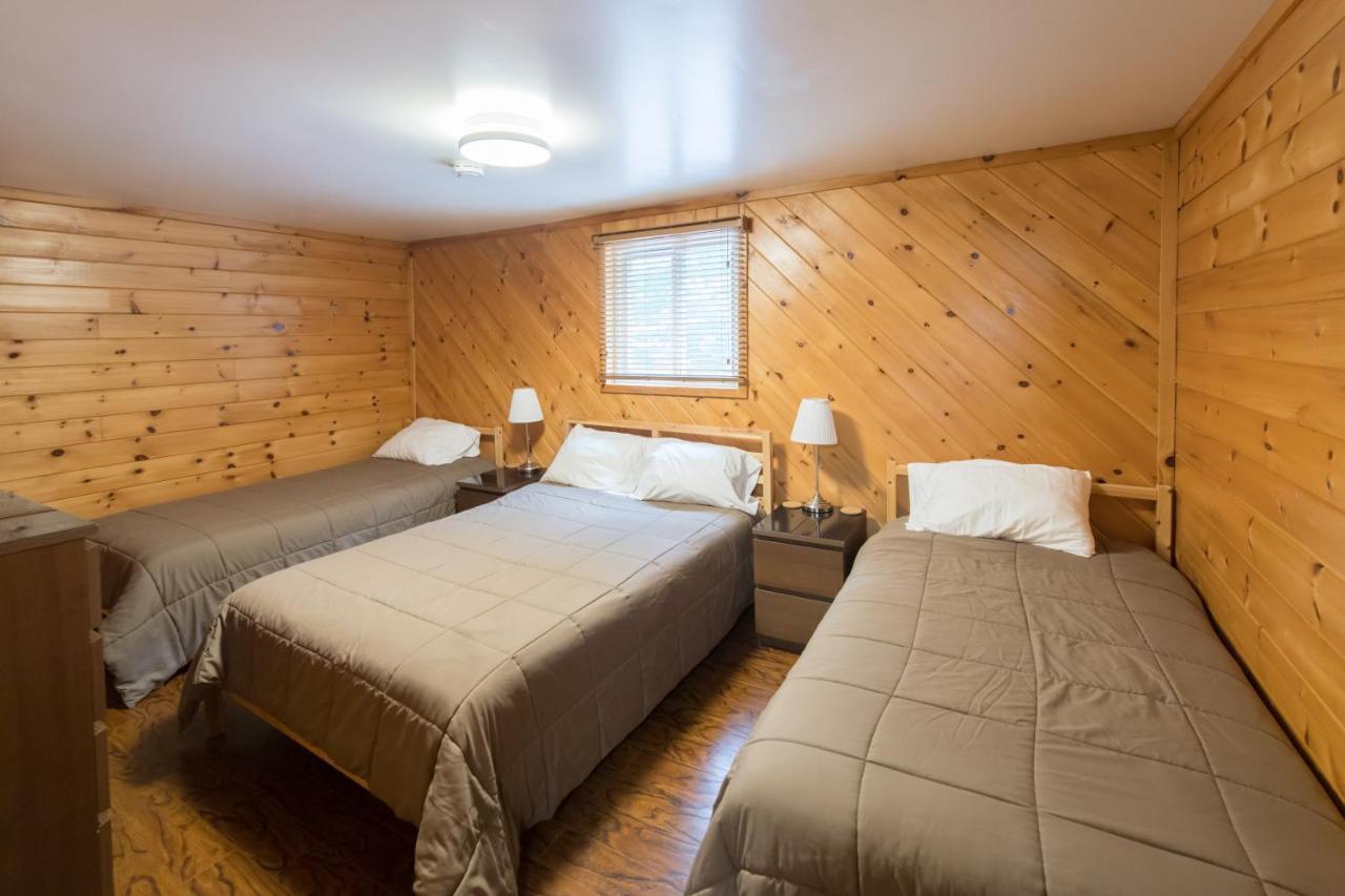 Madawaska Lodge-Cottage ภายนอก รูปภาพ
