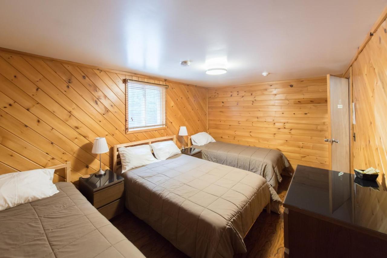 Madawaska Lodge-Cottage ภายนอก รูปภาพ