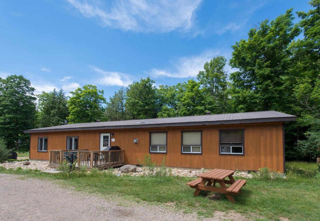 Madawaska Lodge-Cottage ภายนอก รูปภาพ