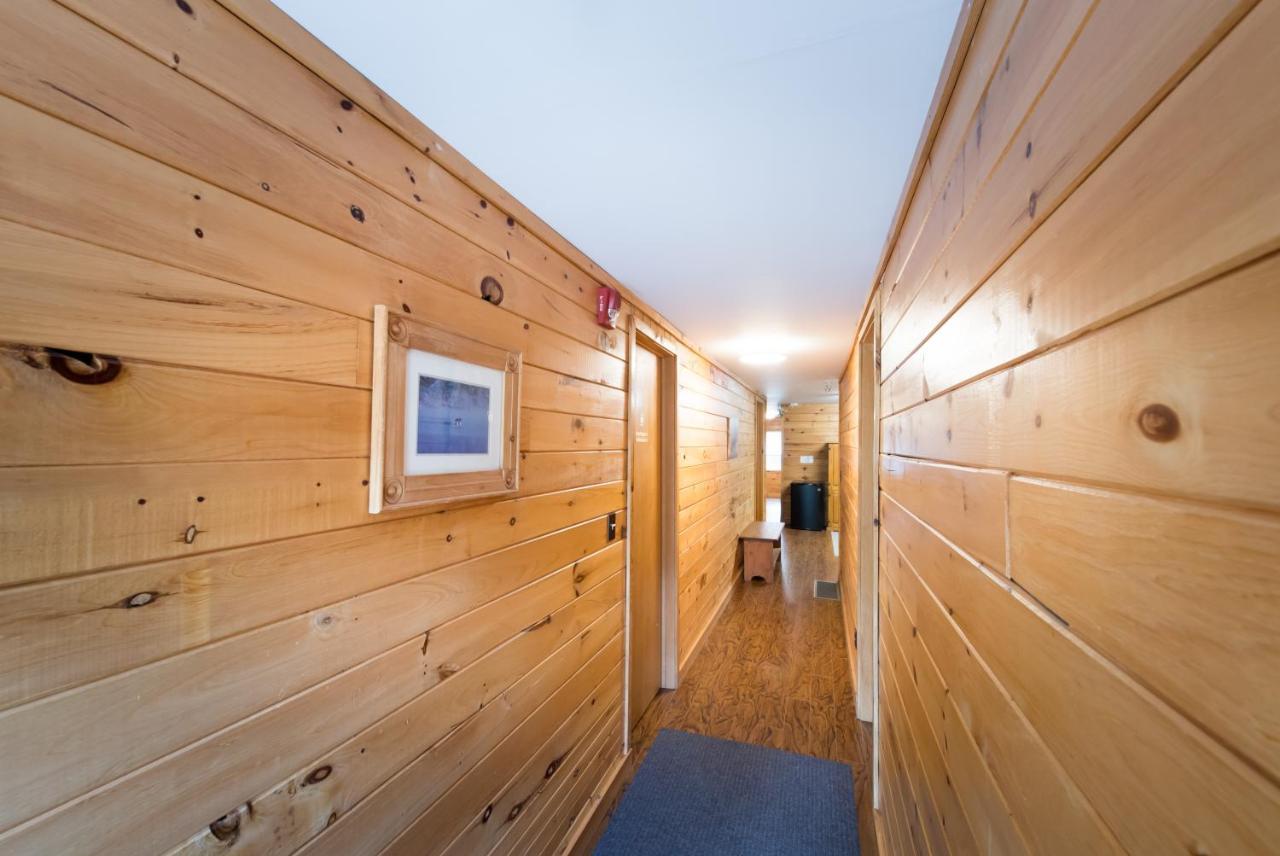 Madawaska Lodge-Cottage ภายนอก รูปภาพ